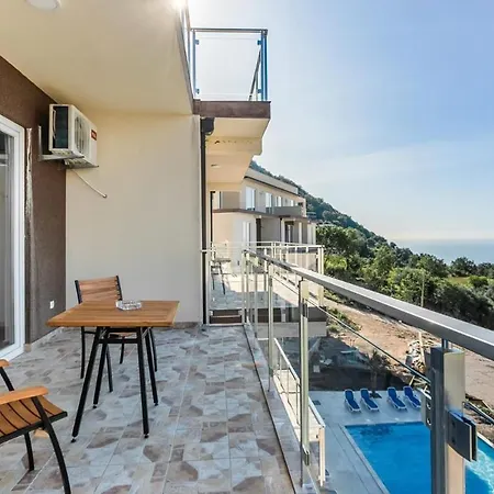 Green Hill Penthouse Apartment
