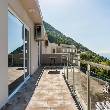 Green Hill Penthouse Apartment