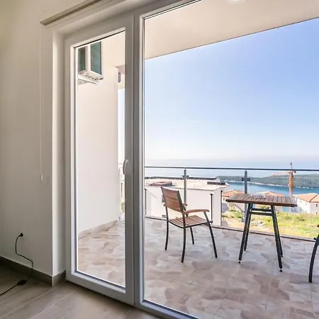 Green Hill Penthouse Apartment