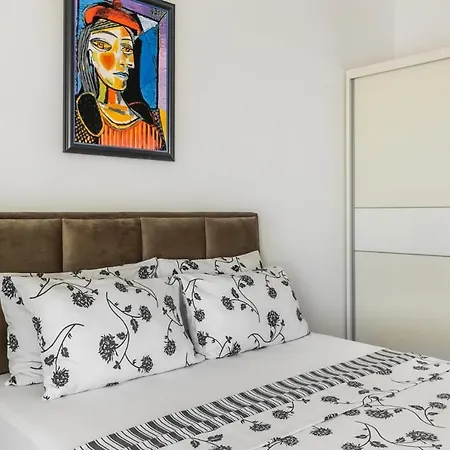 Green Hill Penthouse Apartment *