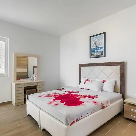 Green Hill Penthouse Apartment