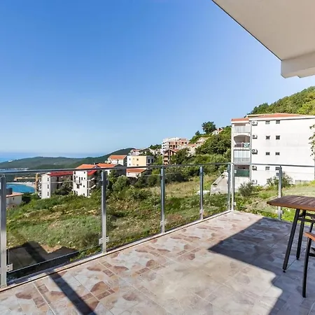 Green Hill Penthouse Apartment