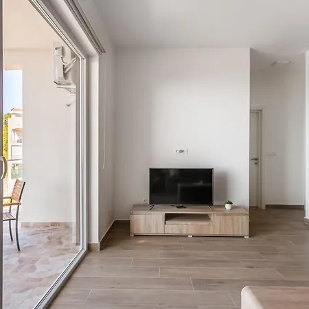 Green Hill Penthouse Apartment